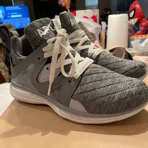 Free shipping BEAUTIFUL APL Shoes propelium, Ascend, size 8 women, worn twice.